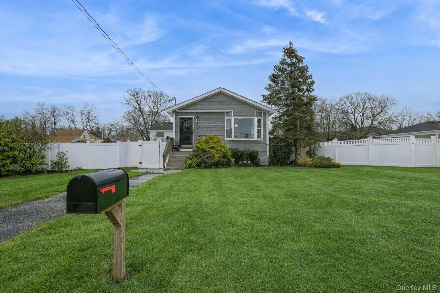 11 Olive Street, Lake Grove, NY 11755