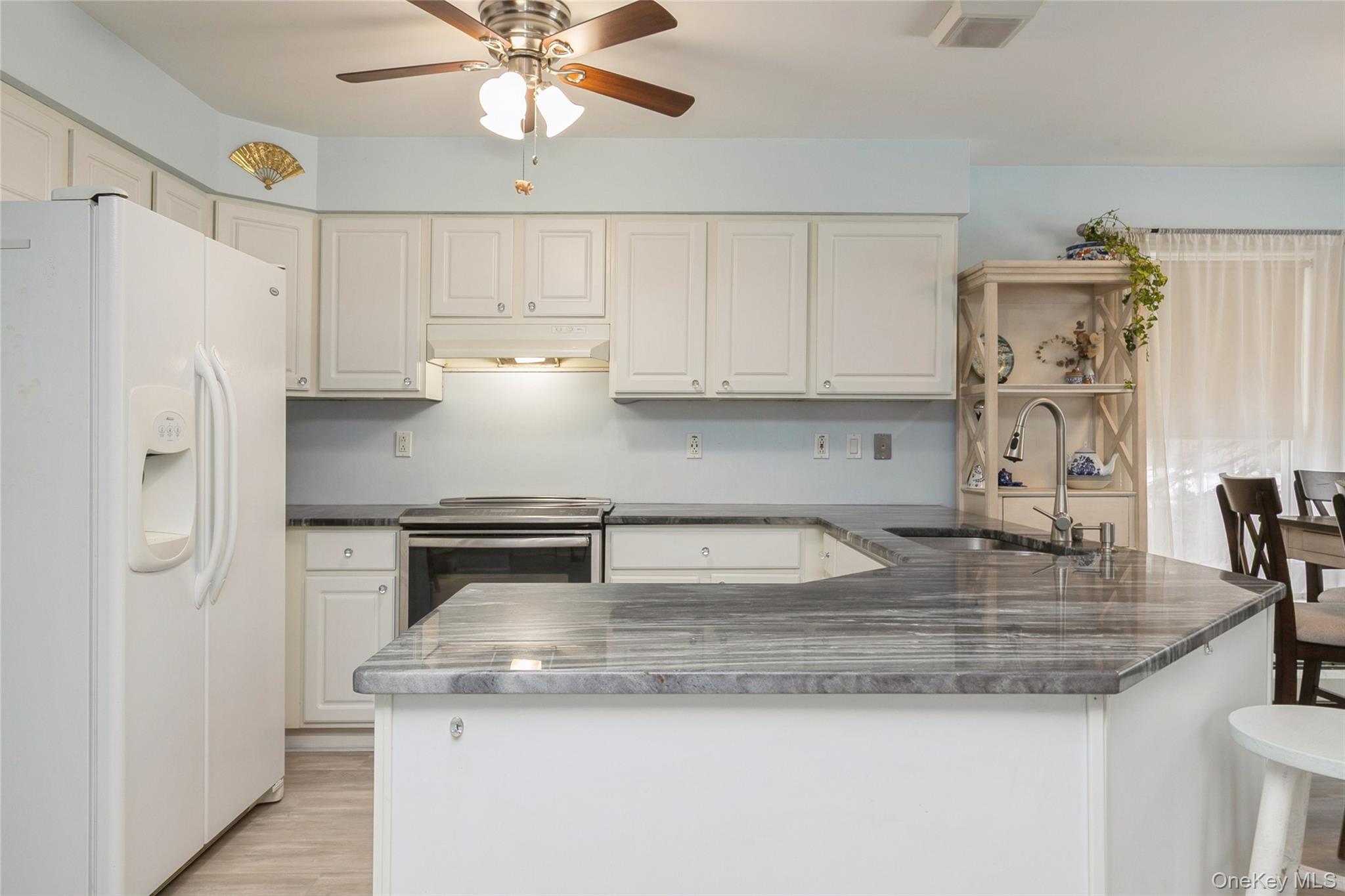 11 Olive Street, Lake Grove, NY 11755