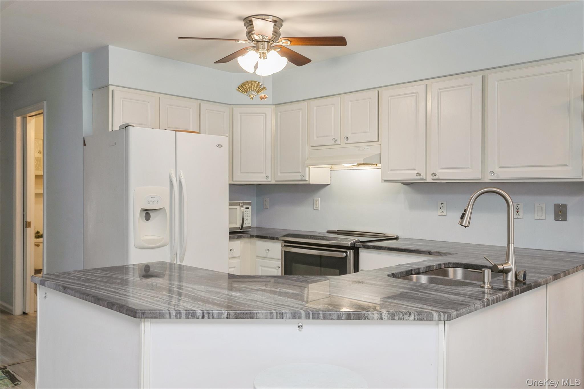 11 Olive Street, Lake Grove, NY 11755