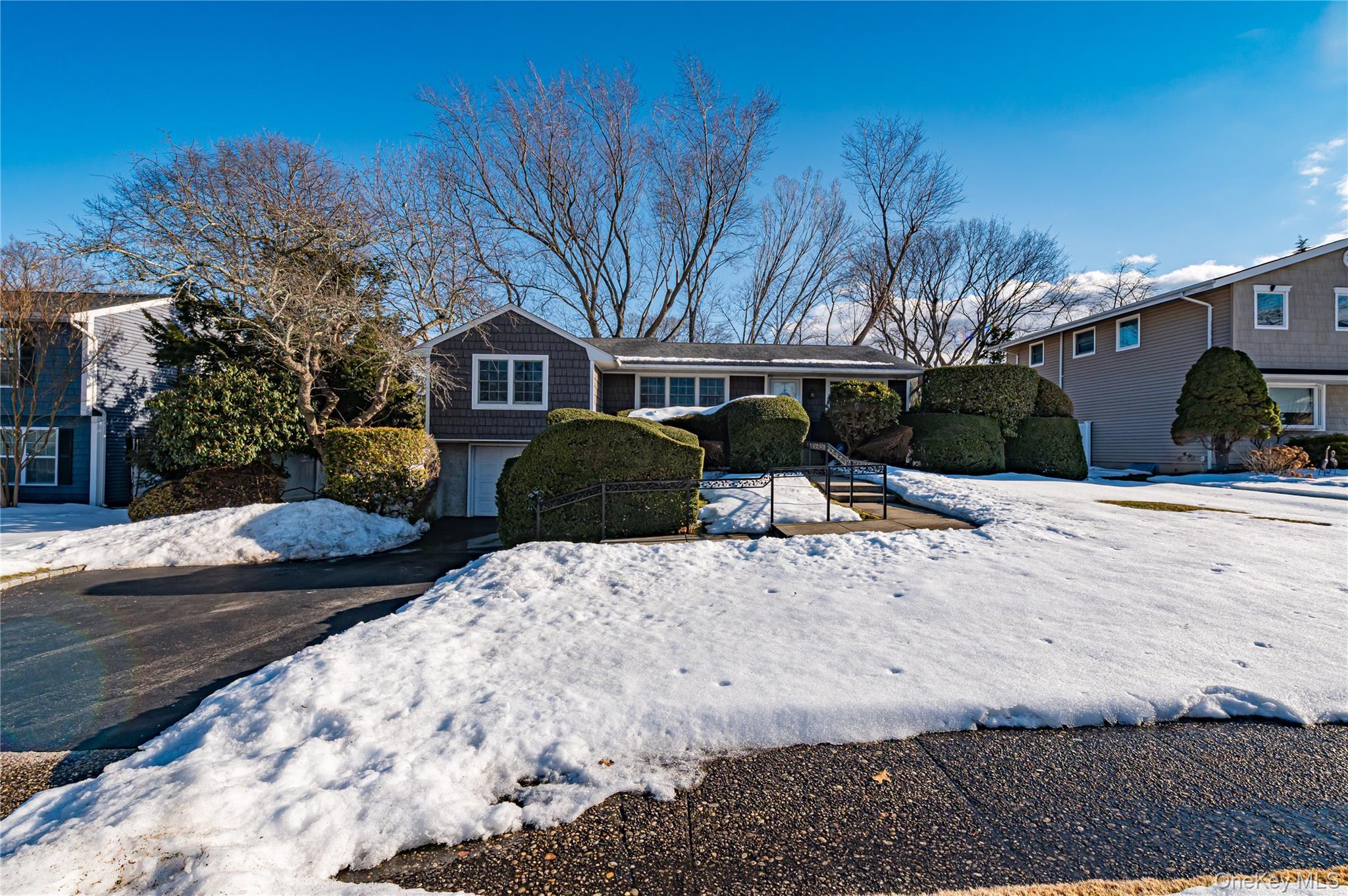 16 Landview Drive, Kings Park, NY 11754