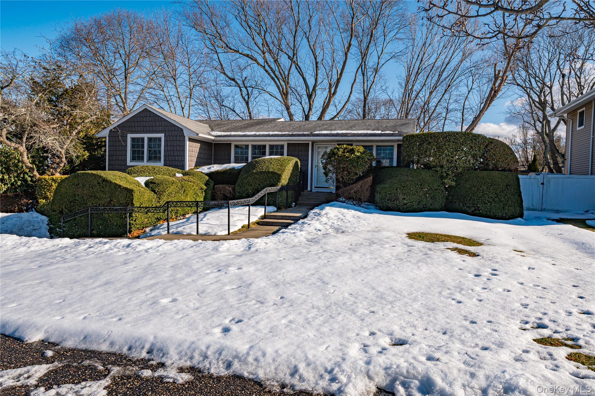 16 Landview Drive, Kings Park, NY 11754