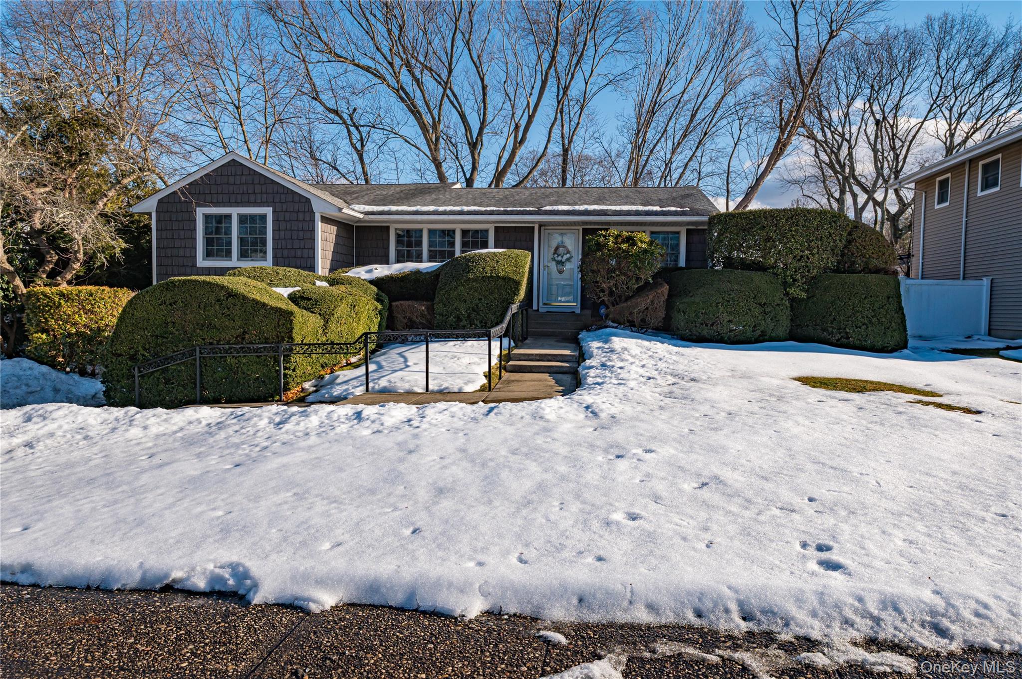 16 Landview Drive, Kings Park, NY 11754