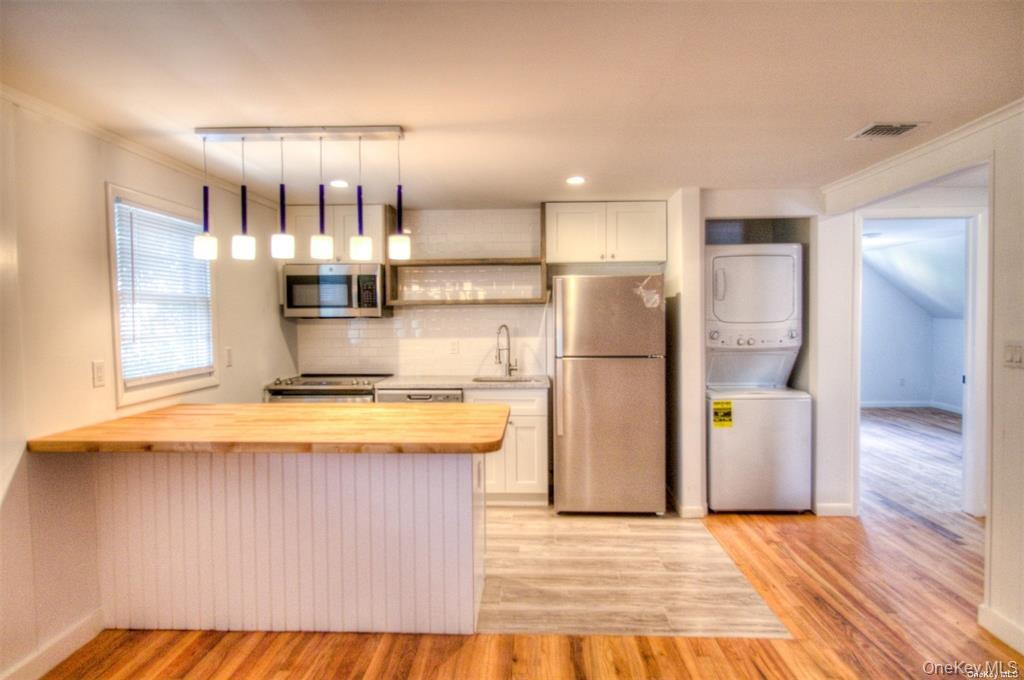 11 Pulaski Place # B, Port Washington, NY 11050