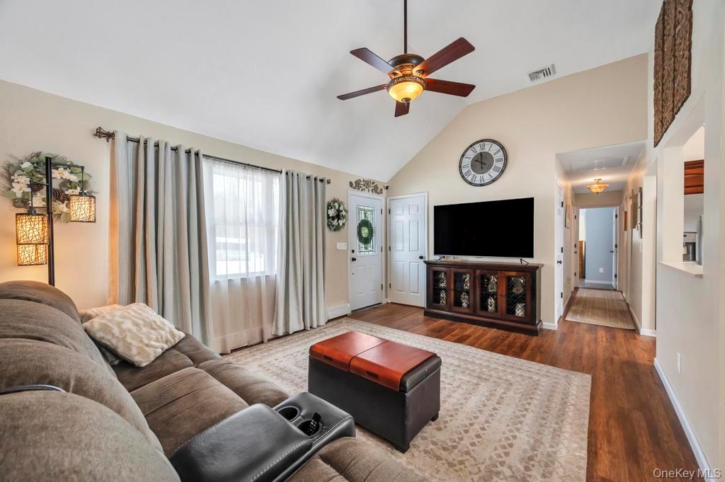 40 Great Rock Drive, Wading River, NY 11792