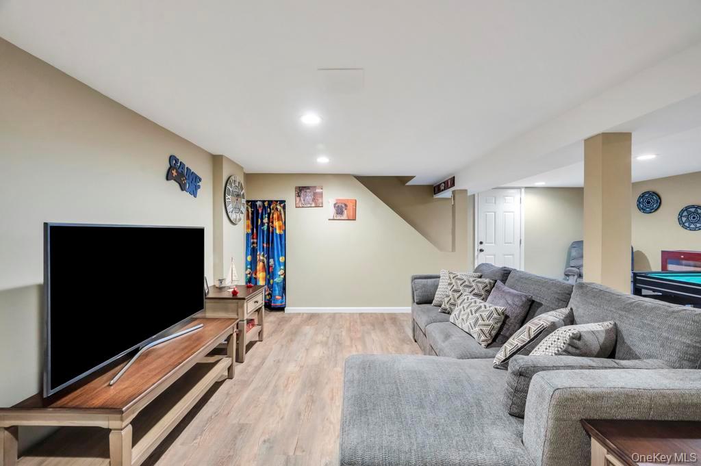 40 Great Rock Drive, Wading River, NY 11792