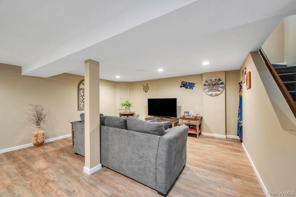 40 Great Rock Drive, Wading River, NY 11792