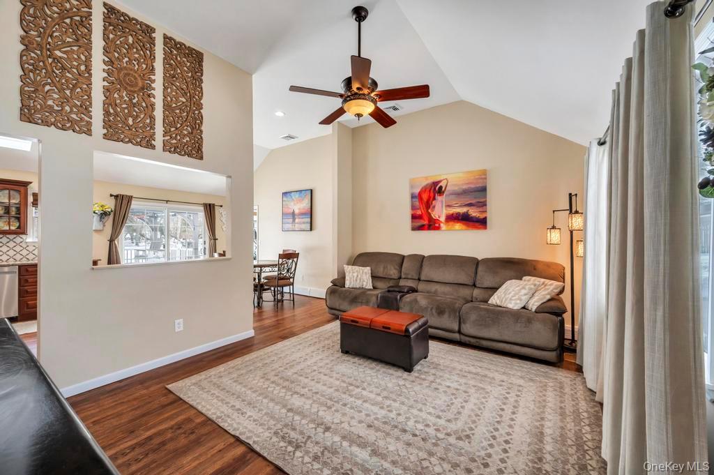 40 Great Rock Drive, Wading River, NY 11792