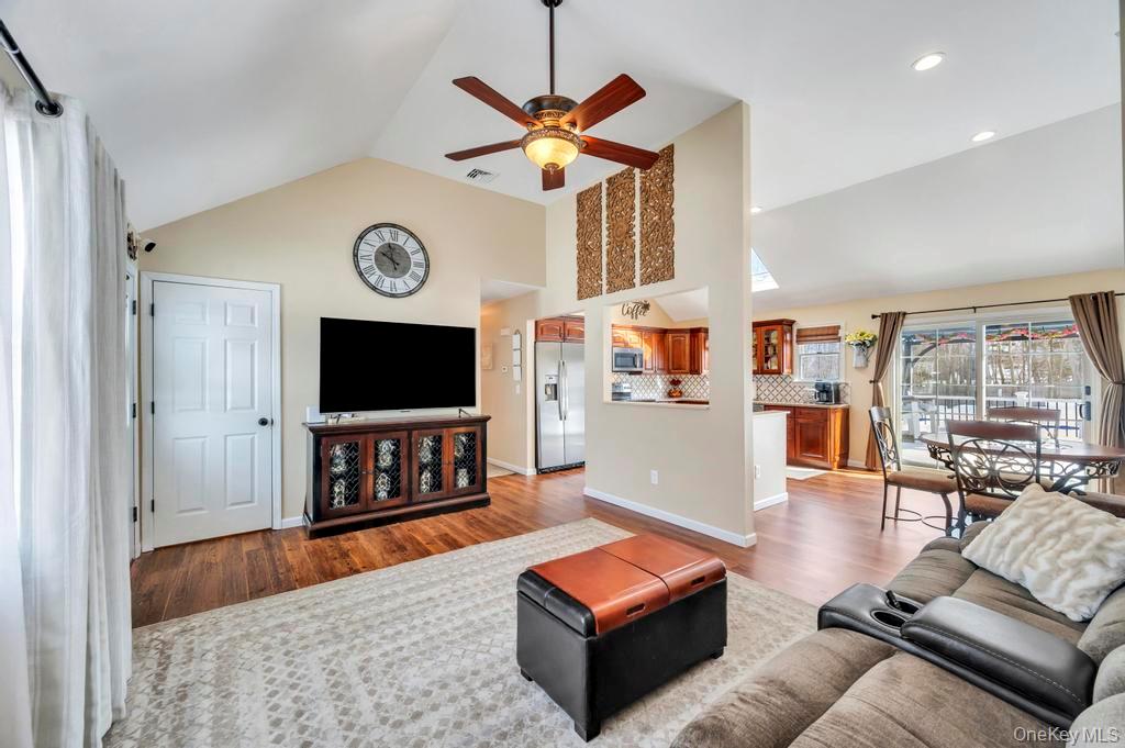 40 Great Rock Drive, Wading River, NY 11792