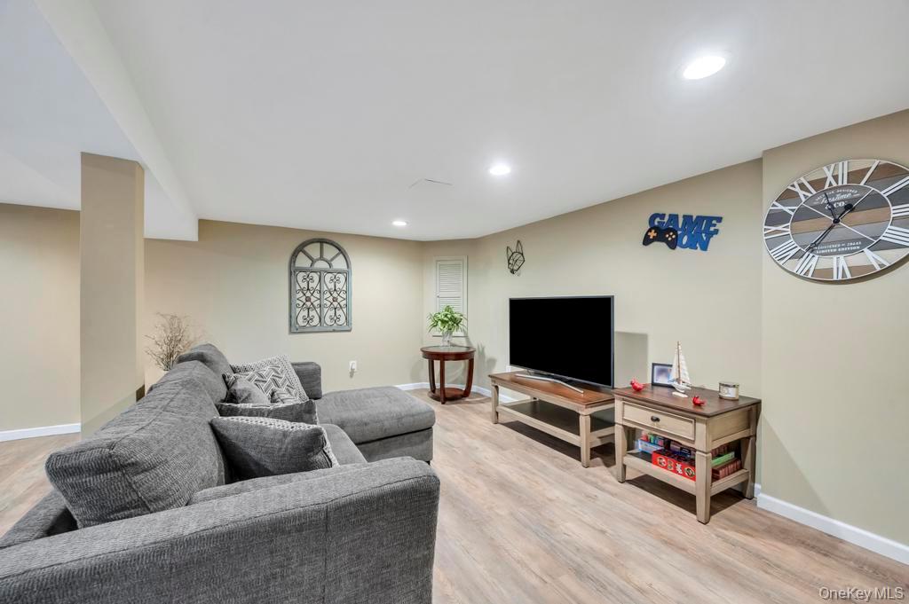 40 Great Rock Drive, Wading River, NY 11792