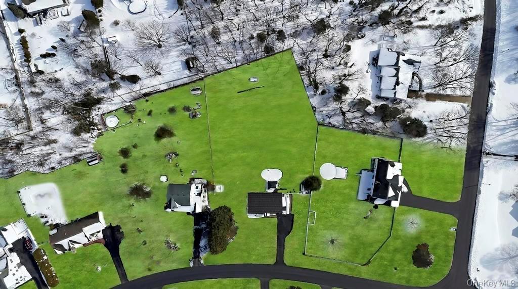 40 Great Rock Drive, Wading River, NY 11792