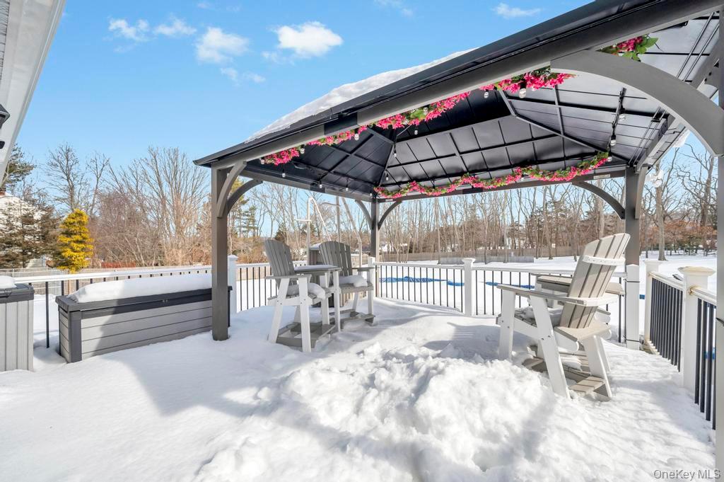 40 Great Rock Drive, Wading River, NY 11792