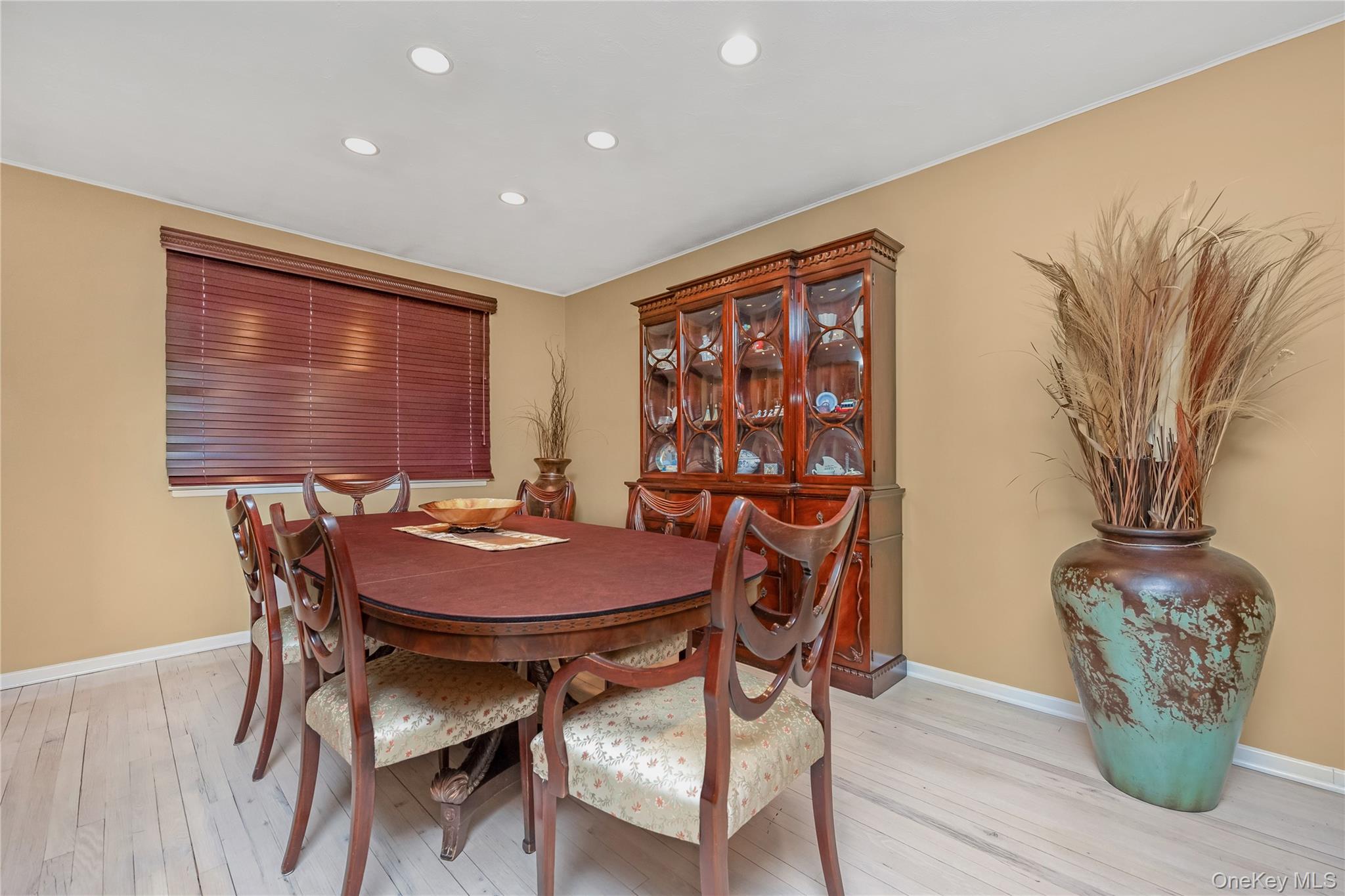 43 Maplewood Drive, Plainview, NY 11803