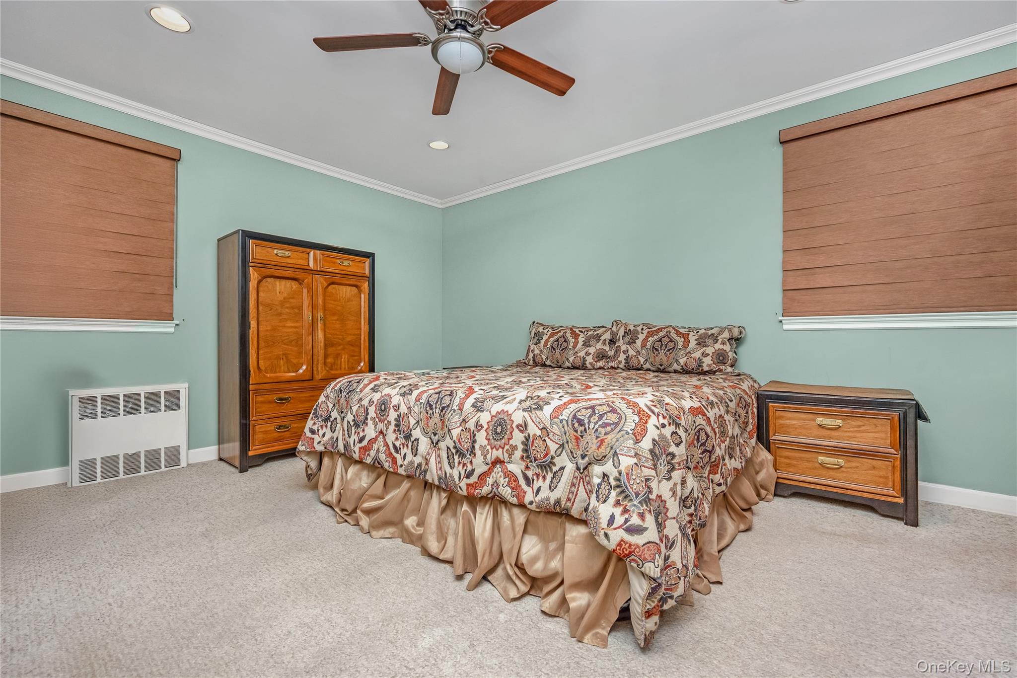 43 Maplewood Drive, Plainview, NY 11803