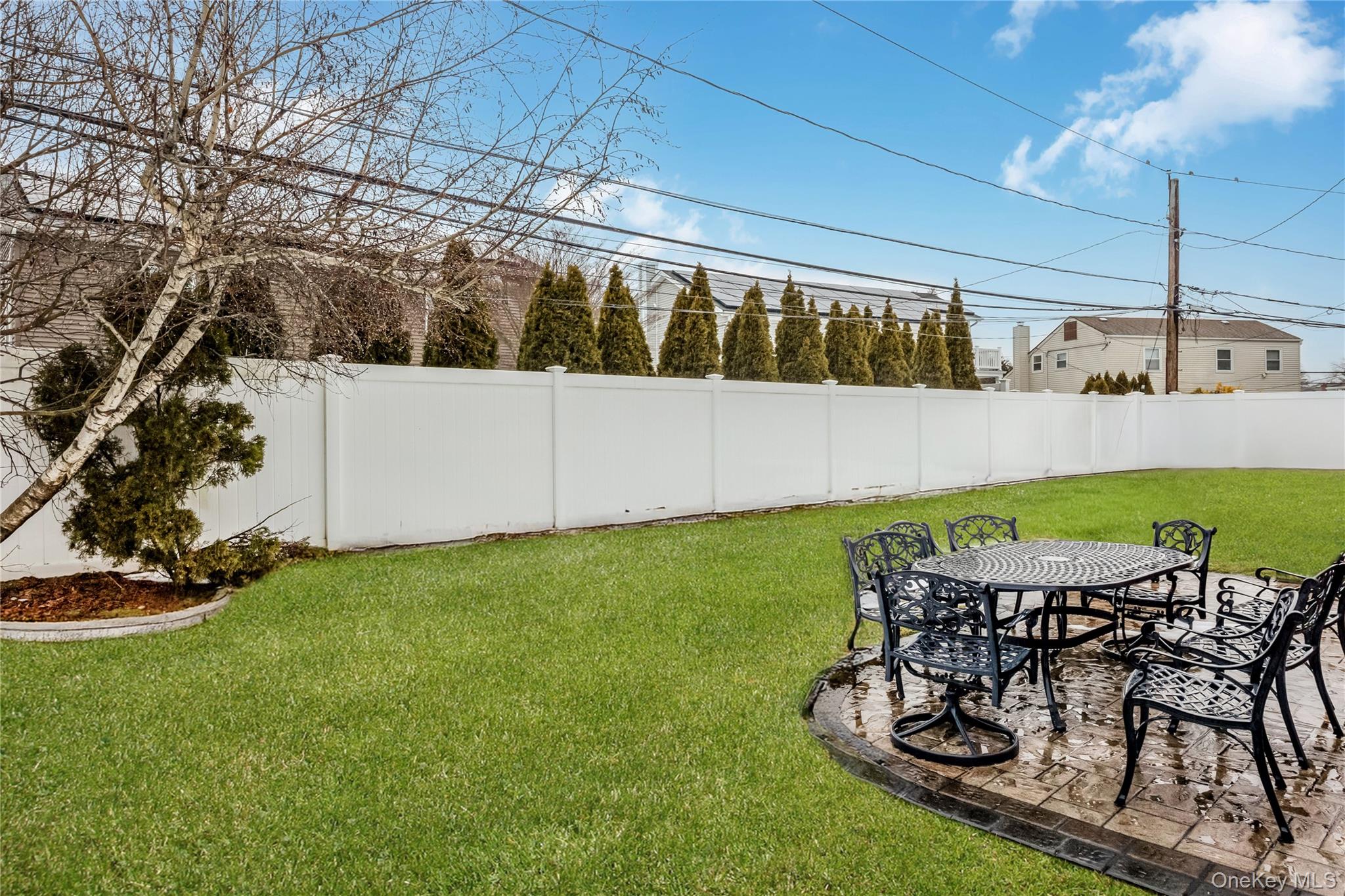 43 Maplewood Drive, Plainview, NY 11803