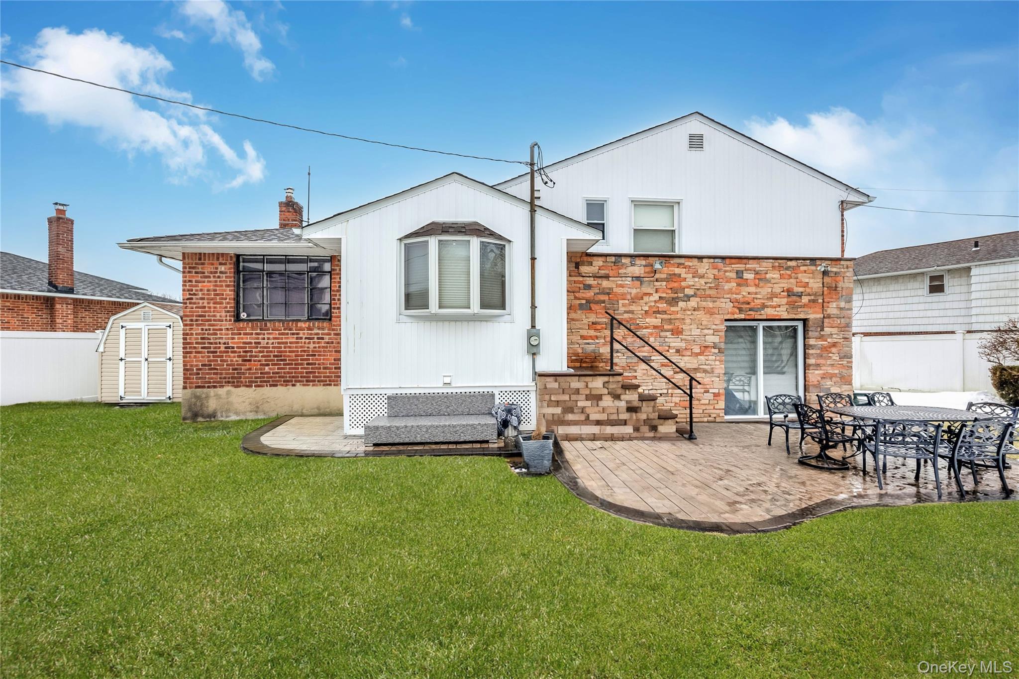 43 Maplewood Drive, Plainview, NY 11803