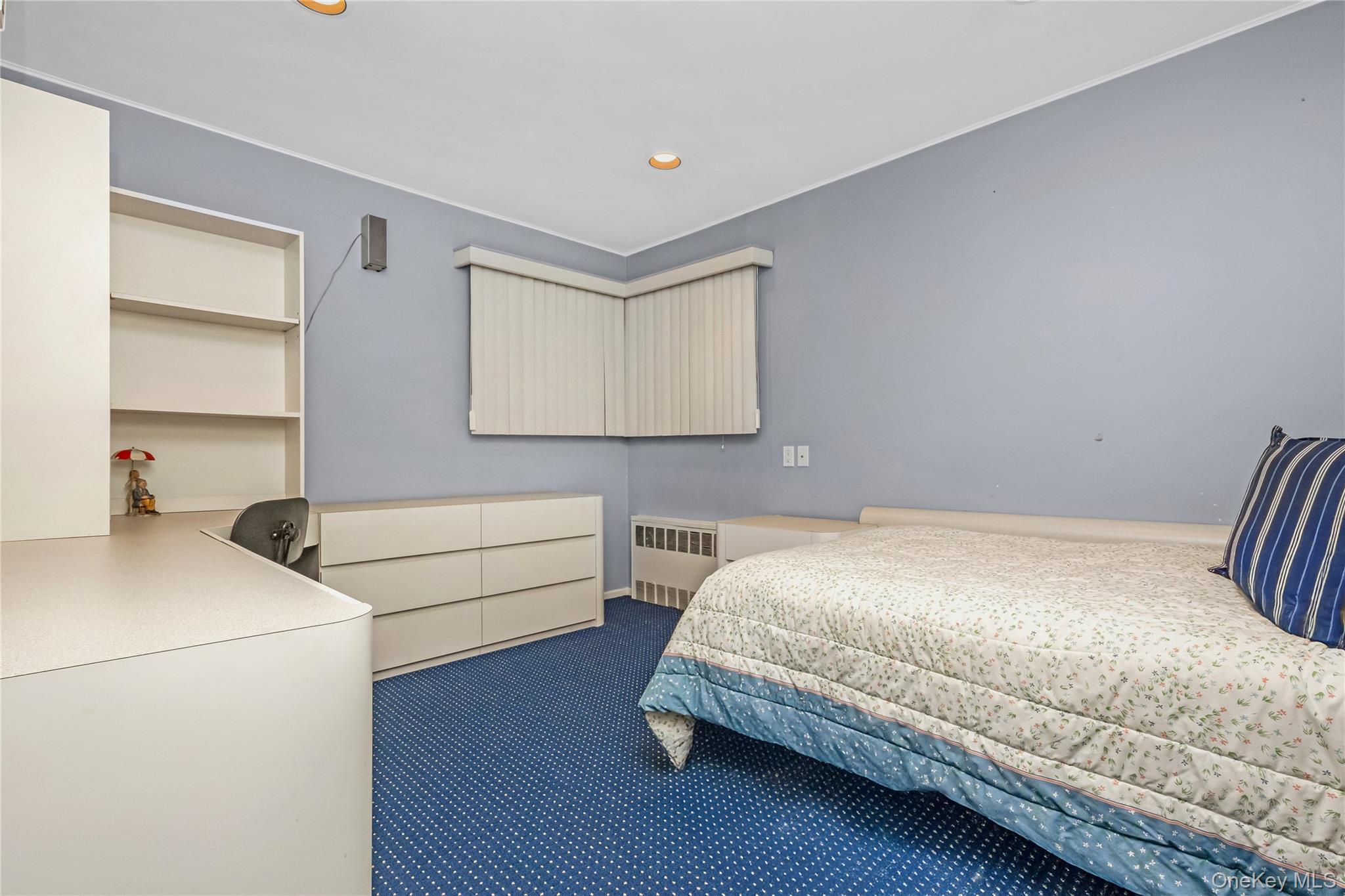 43 Maplewood Drive, Plainview, NY 11803