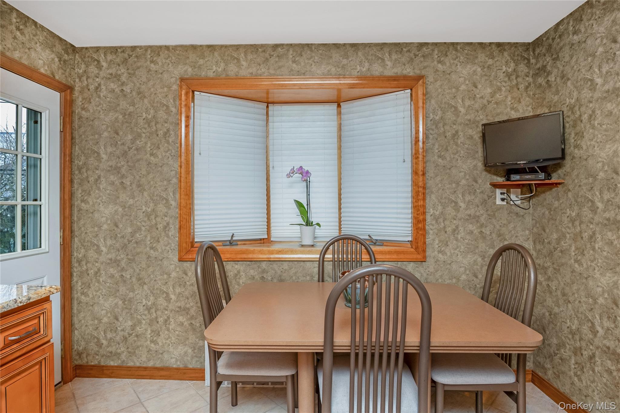 43 Maplewood Drive, Plainview, NY 11803