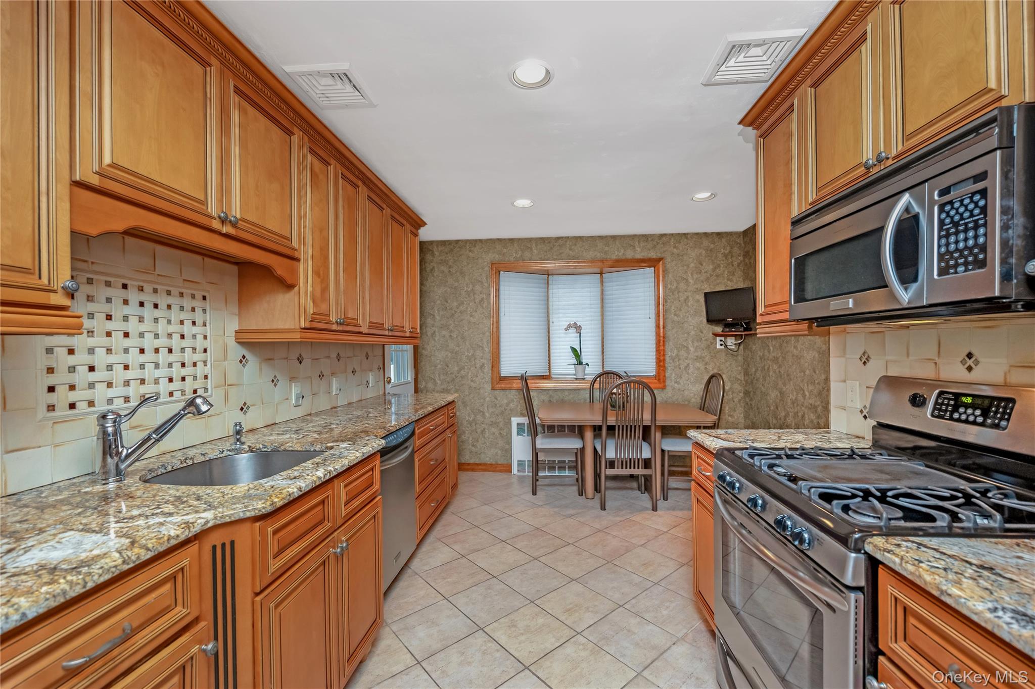 43 Maplewood Drive, Plainview, NY 11803