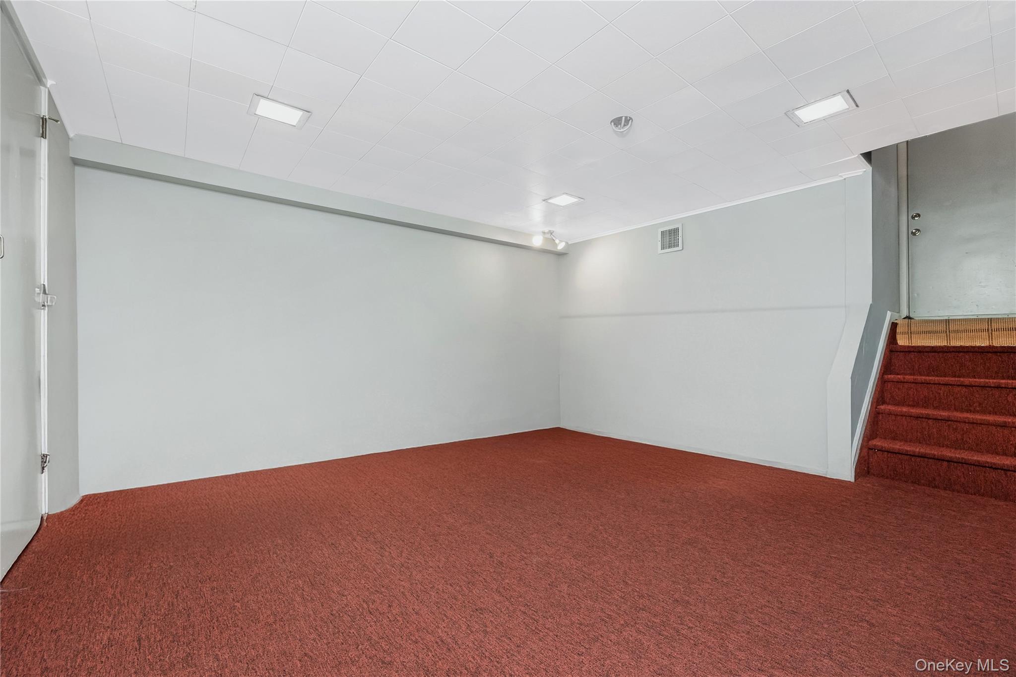 43 Maplewood Drive, Plainview, NY 11803