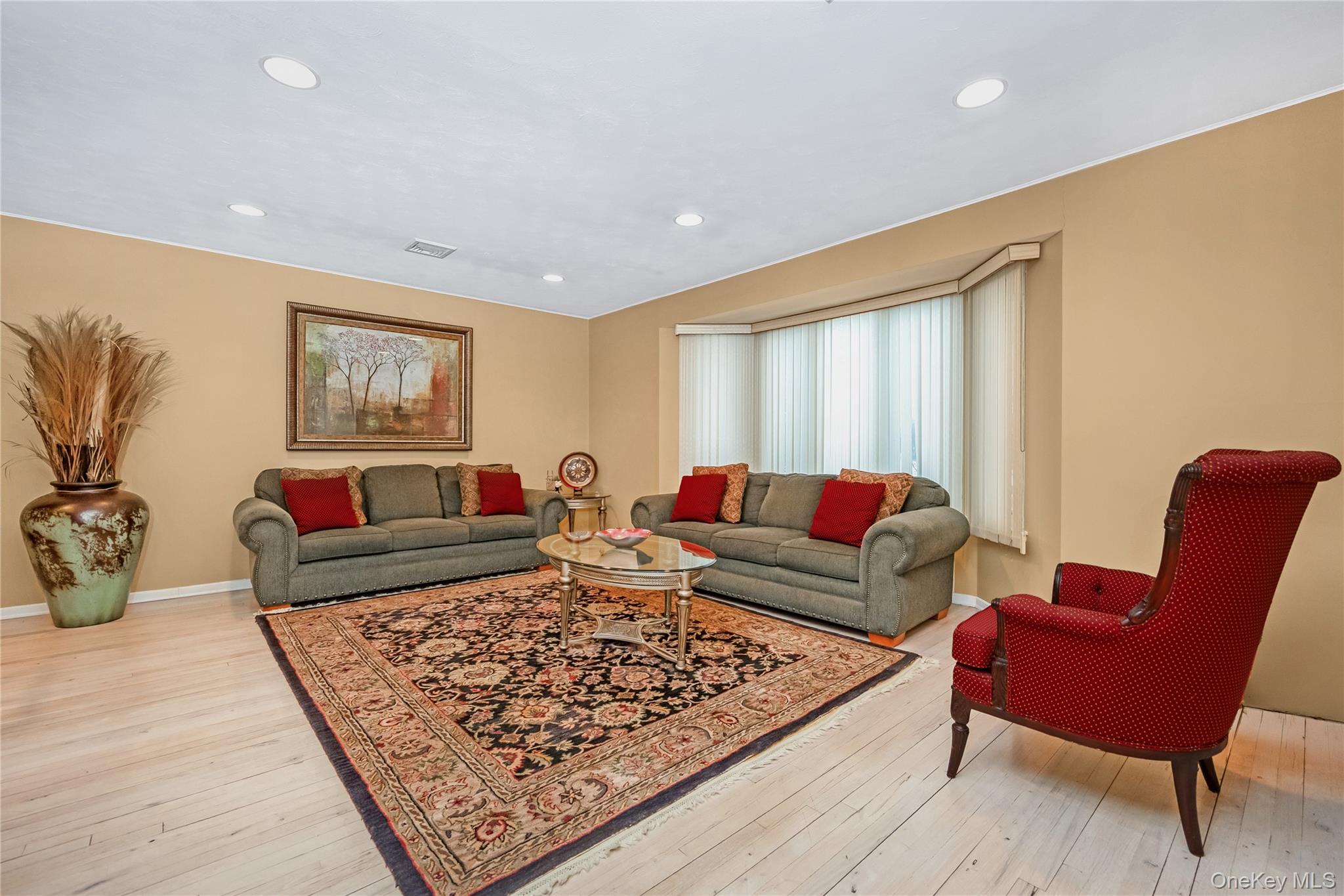 43 Maplewood Drive, Plainview, NY 11803