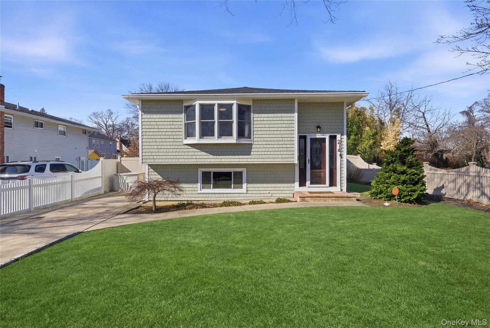 214 Ralph Avenue, Babylon, NY 11702