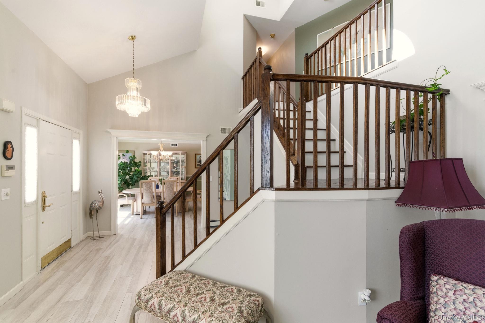 15 Alyssa Court, Holbrook, NY 11741