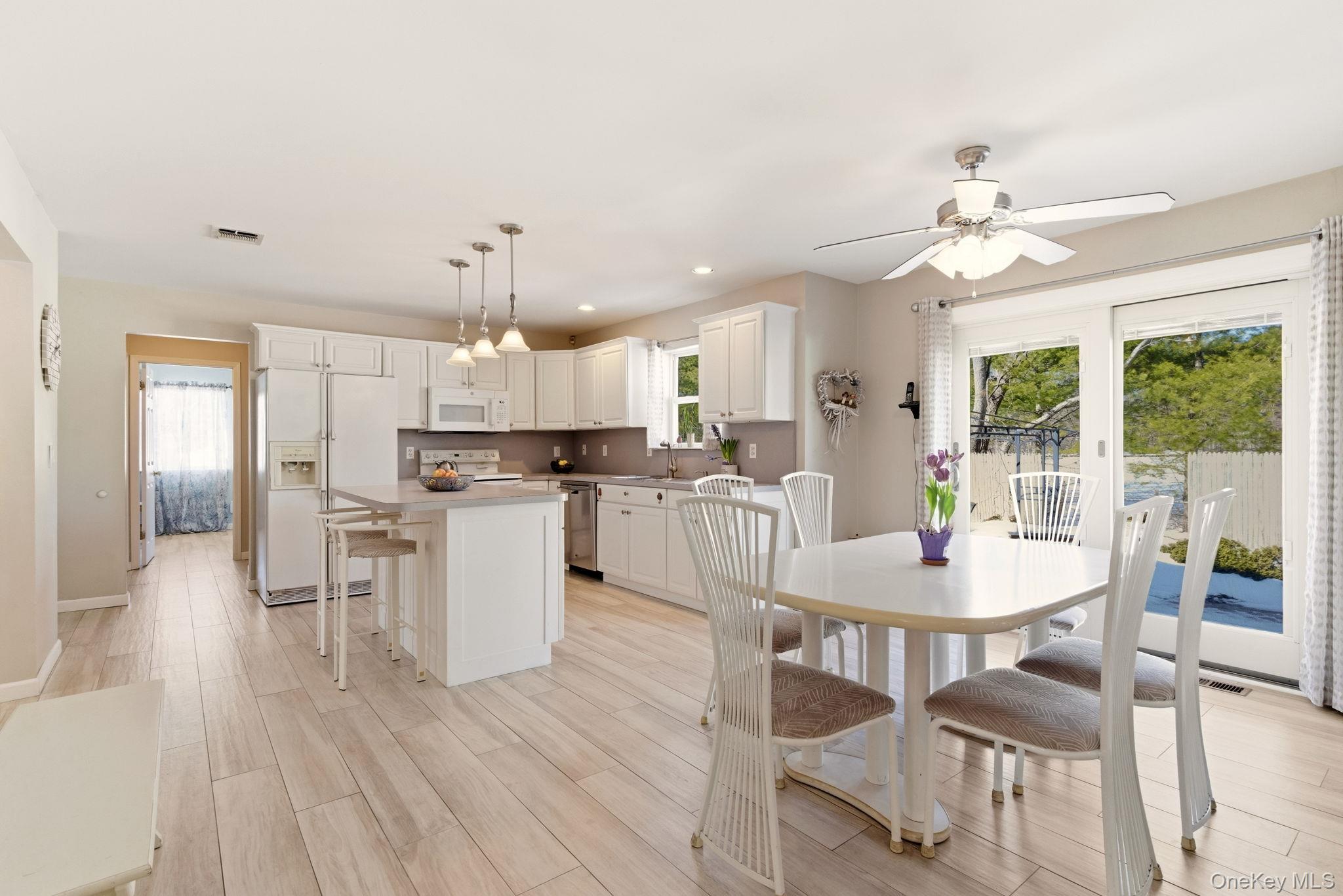 15 Alyssa Court, Holbrook, NY 11741