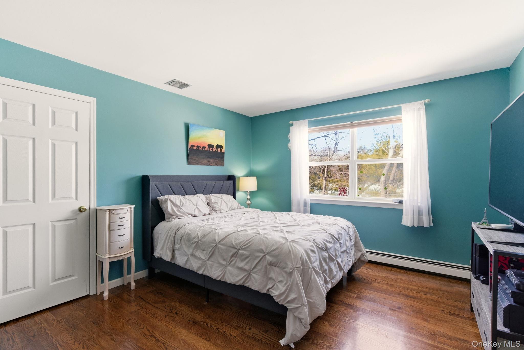 15 Alyssa Court, Holbrook, NY 11741