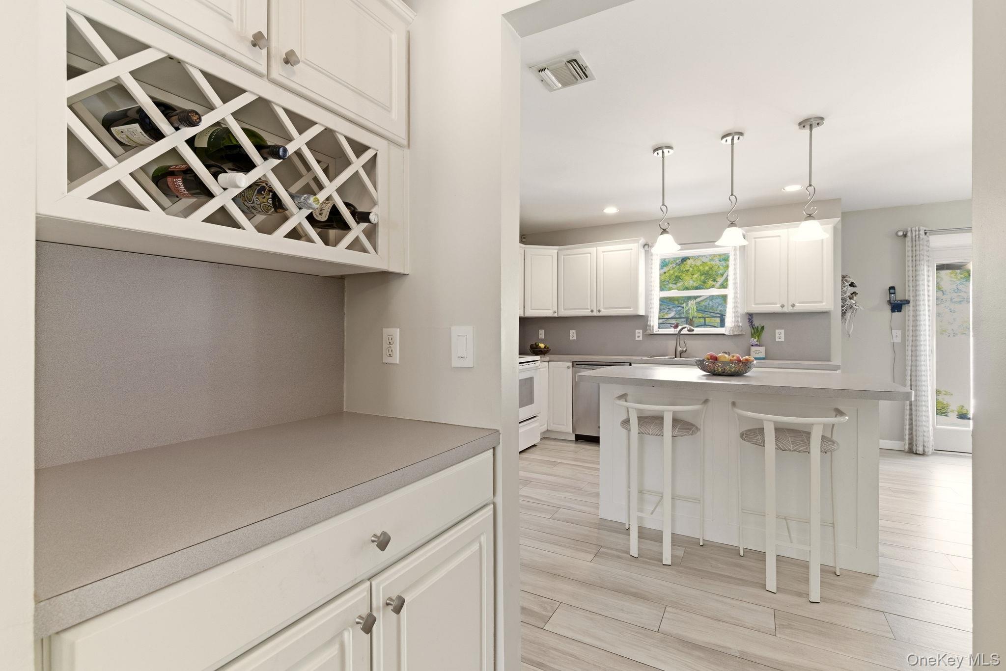 15 Alyssa Court, Holbrook, NY 11741