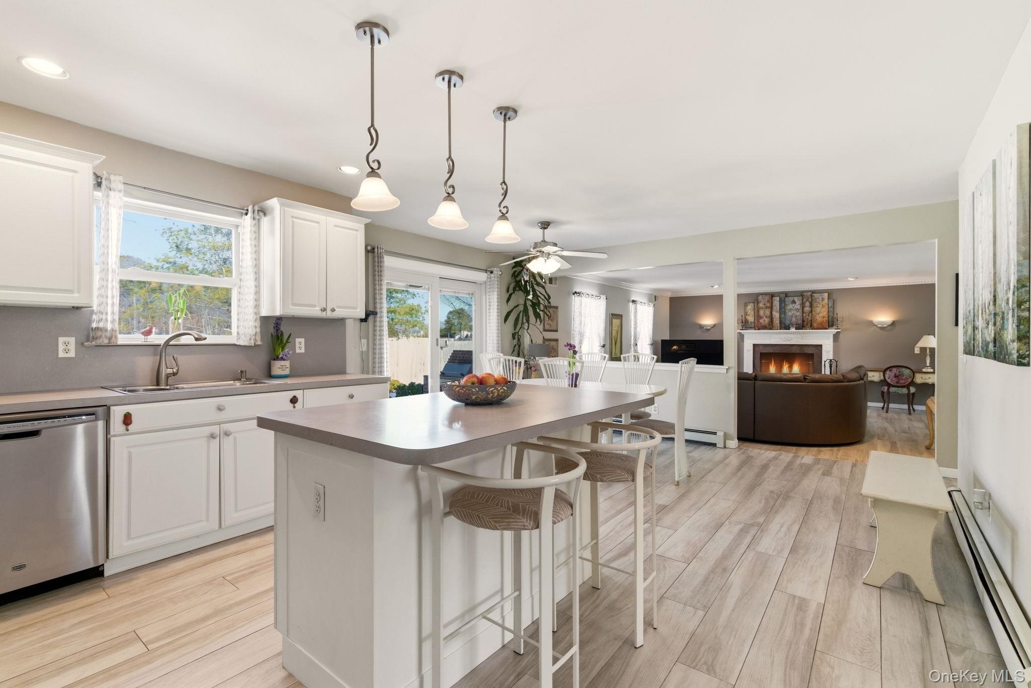 15 Alyssa Court, Holbrook, NY 11741