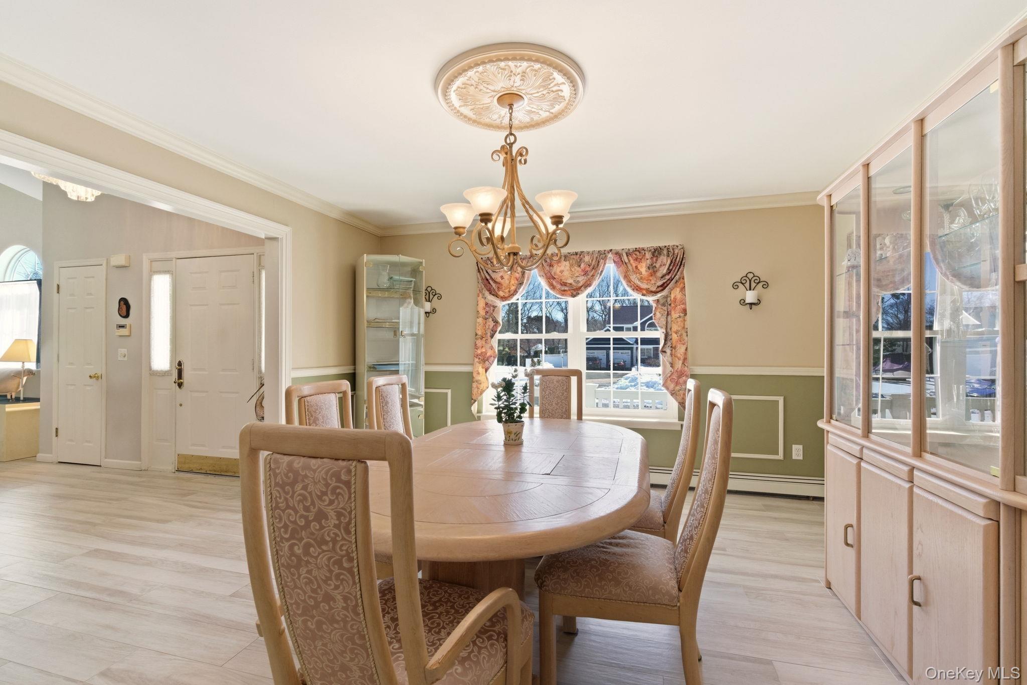 15 Alyssa Court, Holbrook, NY 11741