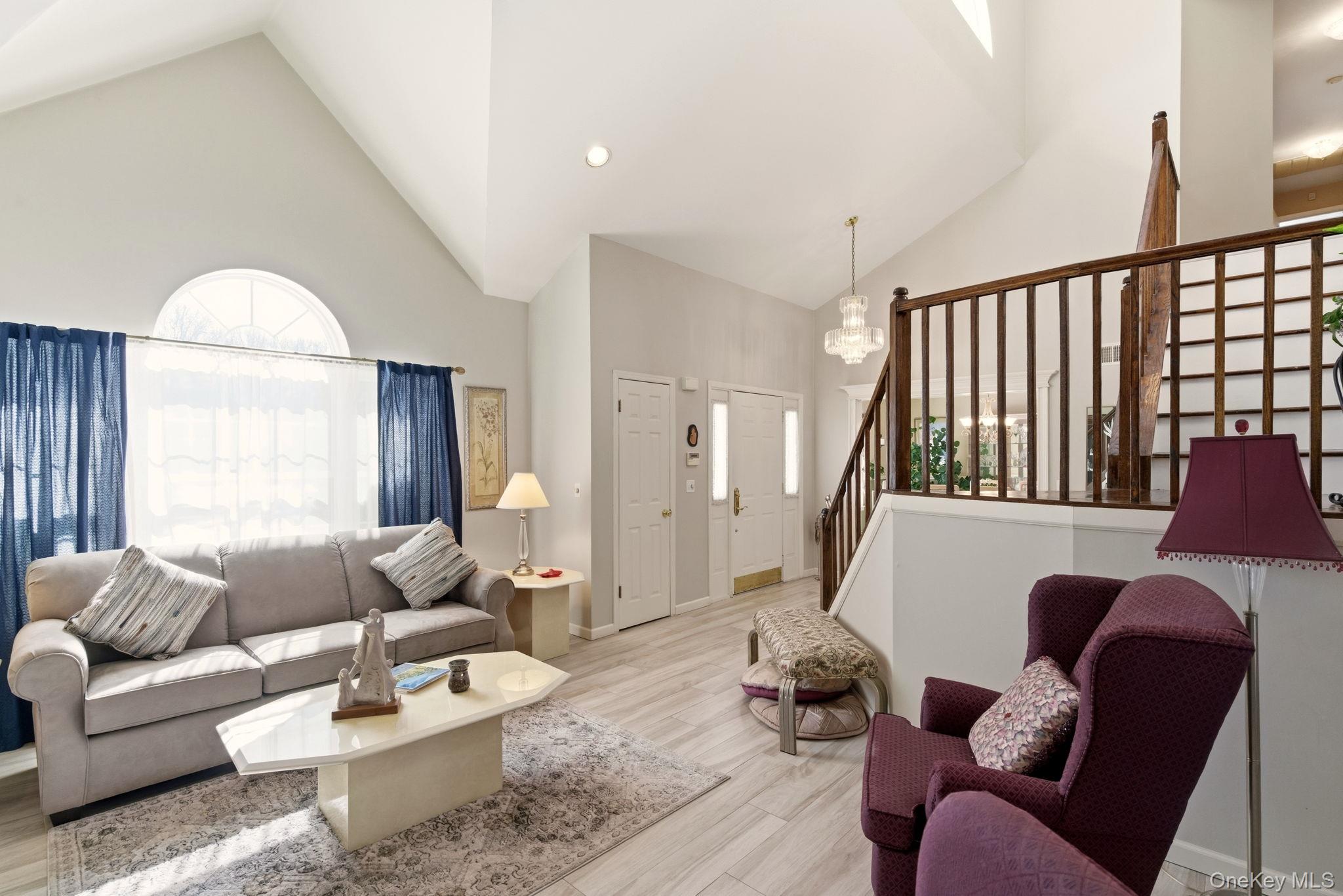 15 Alyssa Court, Holbrook, NY 11741