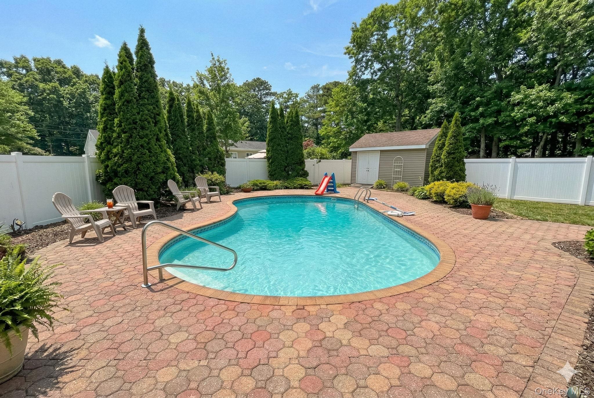 15 Alyssa Court, Holbrook, NY 11741