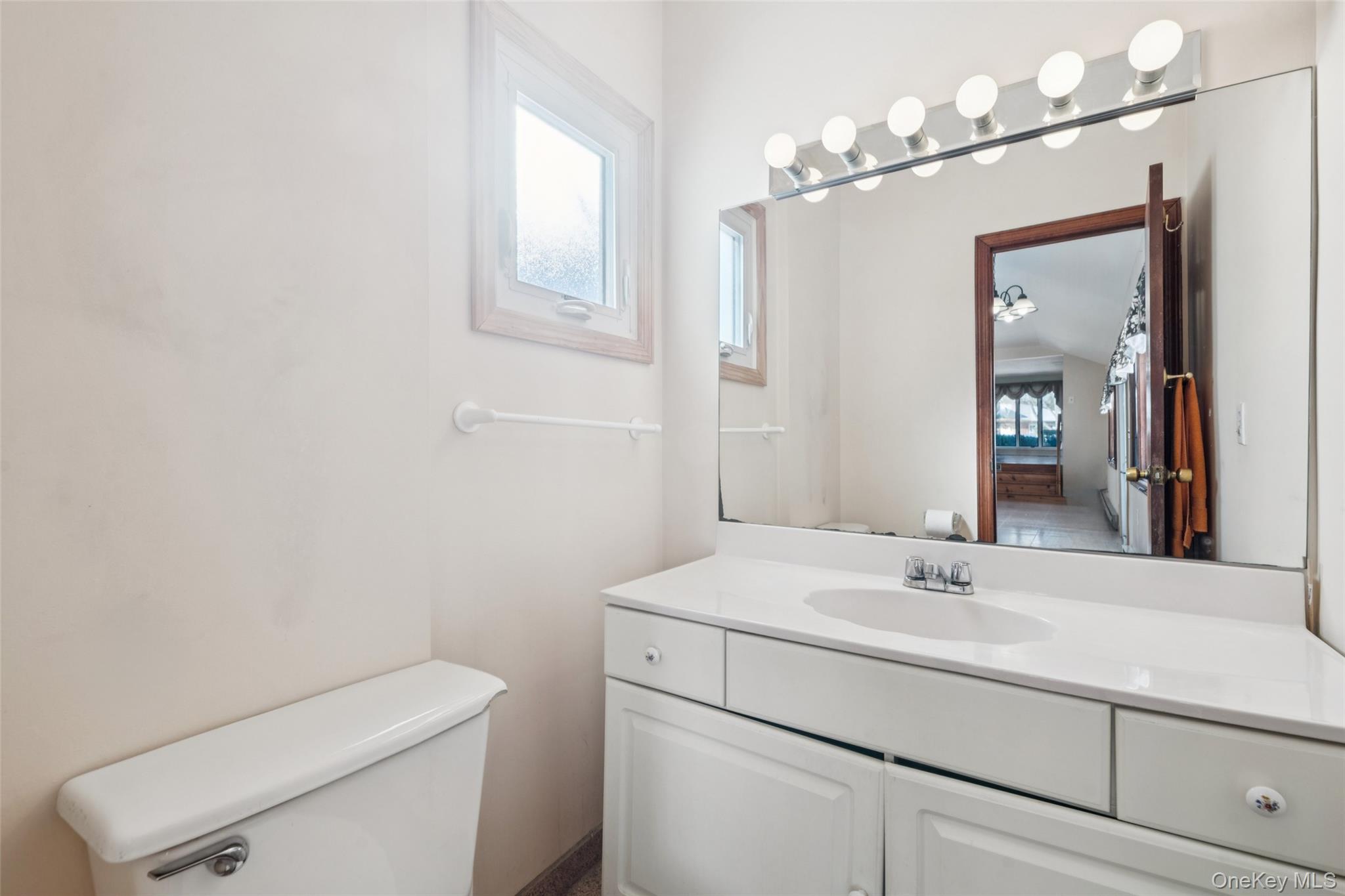 33 Fairlawn Lane, Centereach, NY 11720