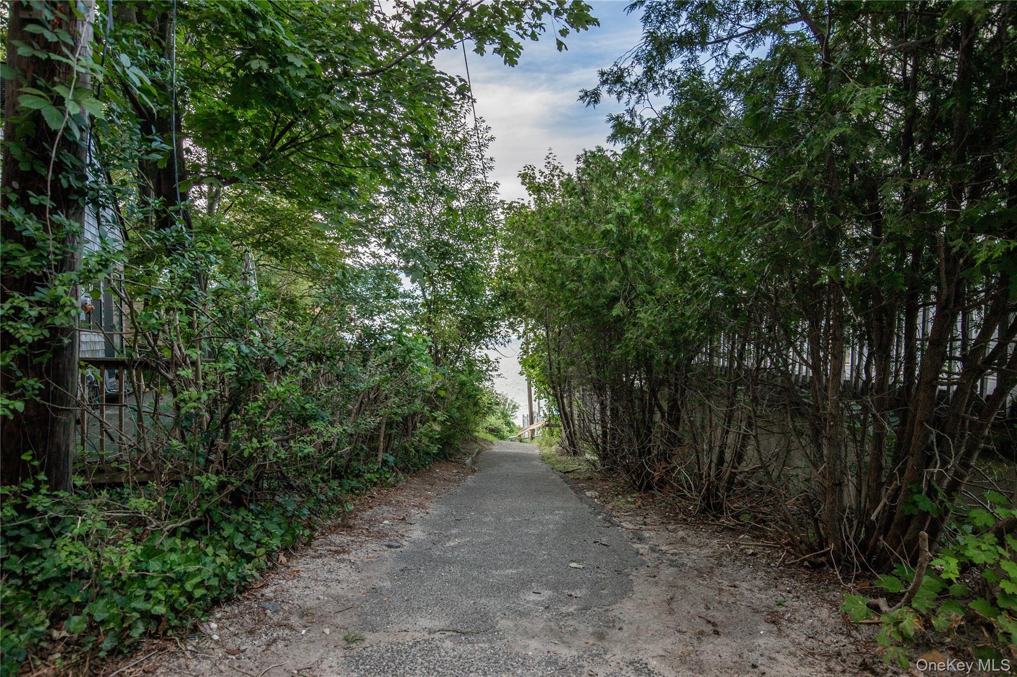 28 Anchor Path, Baiting Hollow, NY 11933