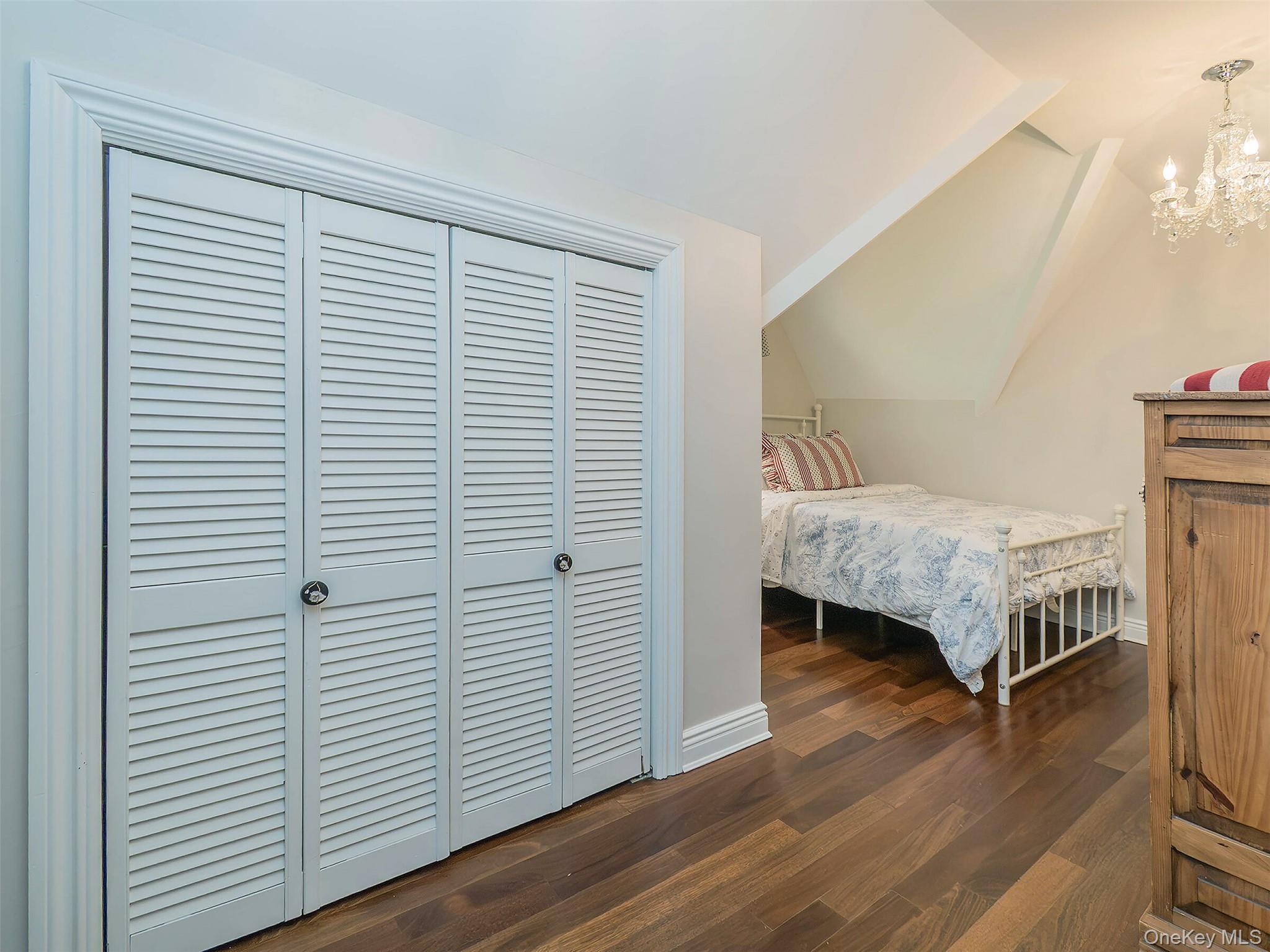 12 Winding Way, Sea Cliff, NY 11579