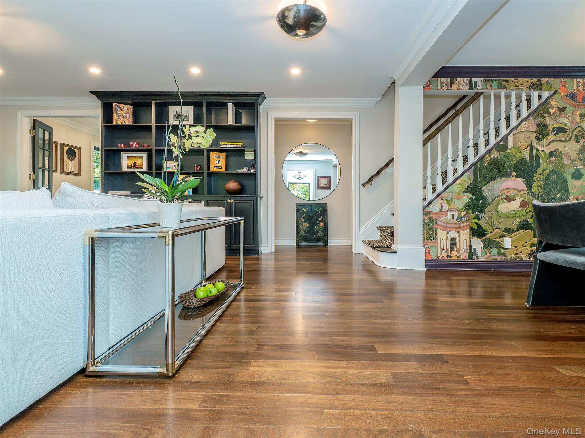 12 Winding Way, Sea Cliff, NY 11579