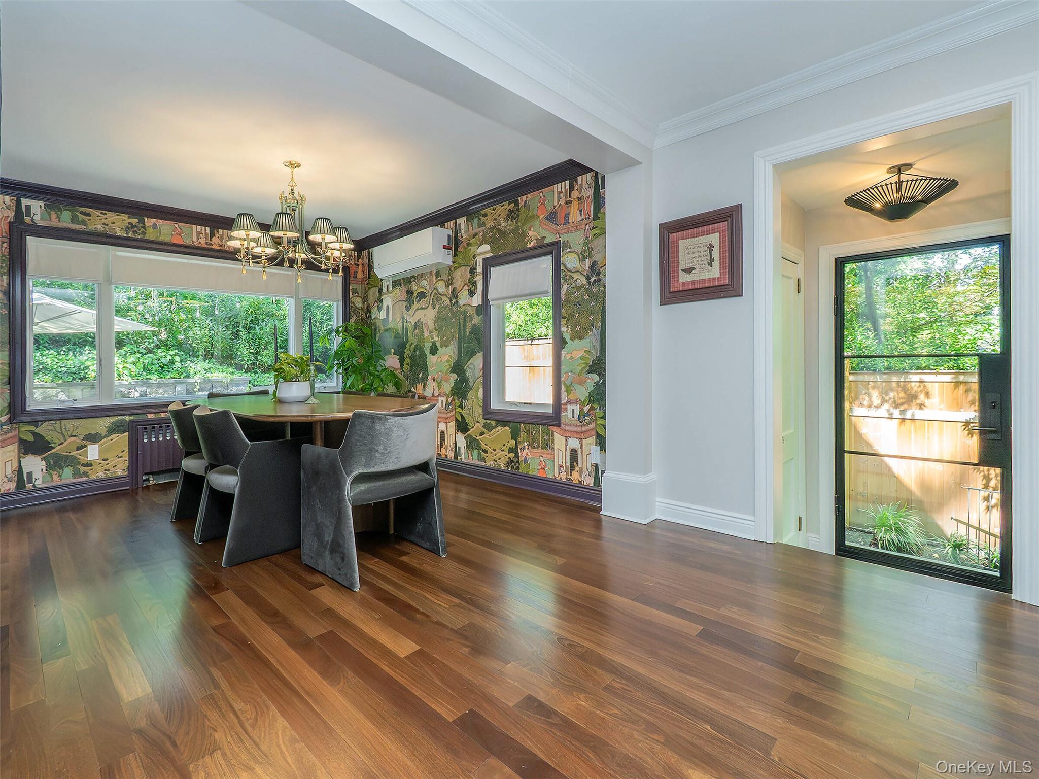 12 Winding Way, Sea Cliff, NY 11579