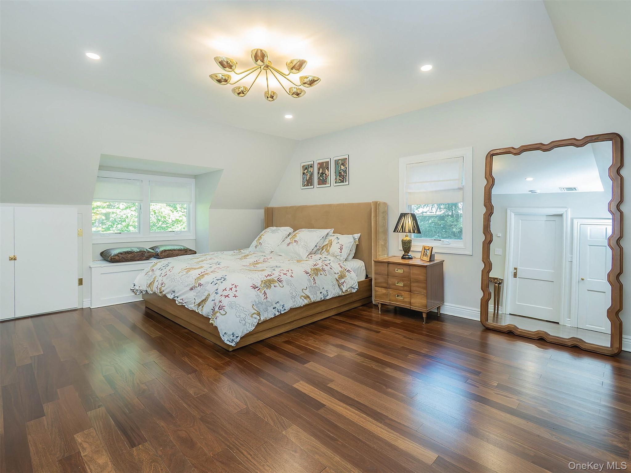 12 Winding Way, Sea Cliff, NY 11579