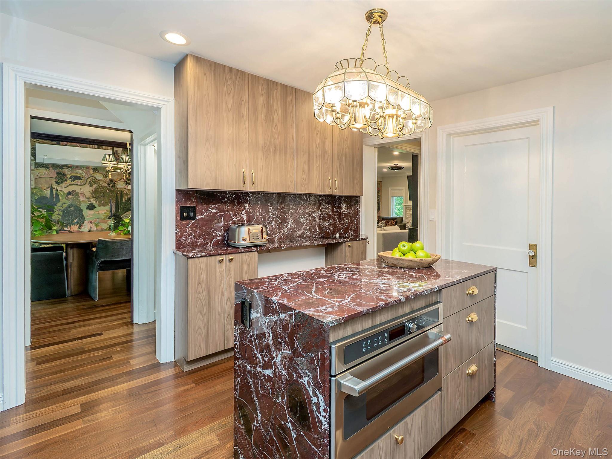 12 Winding Way, Sea Cliff, NY 11579