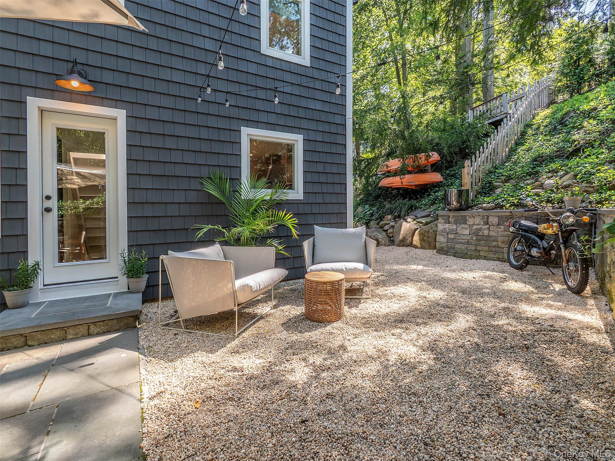 12 Winding Way, Sea Cliff, NY 11579