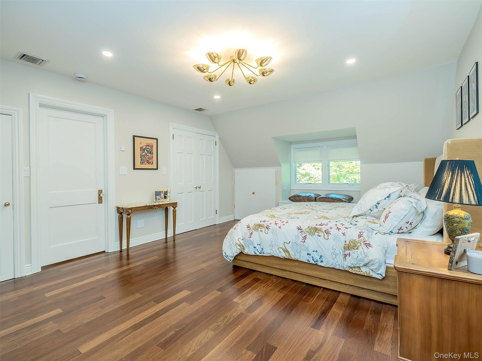 12 Winding Way, Sea Cliff, NY 11579