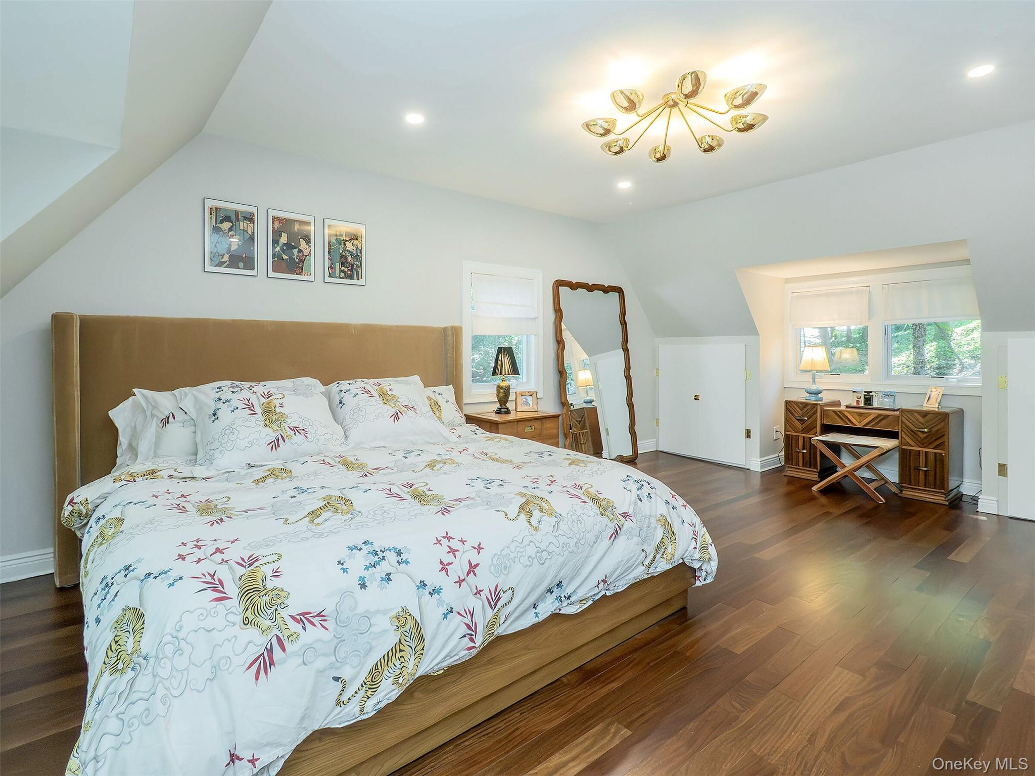 12 Winding Way, Sea Cliff, NY 11579