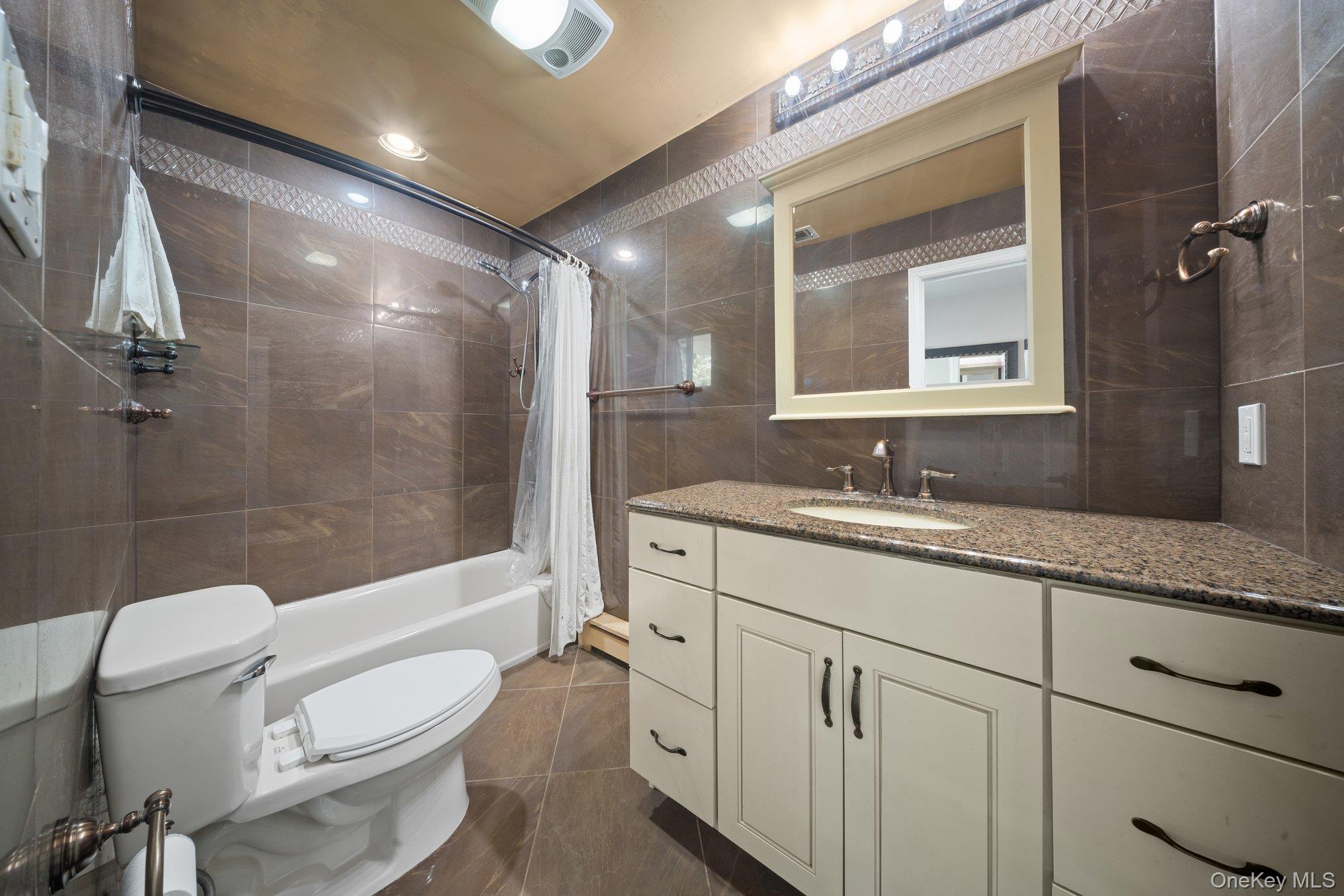 Lake Grove, NY 11755