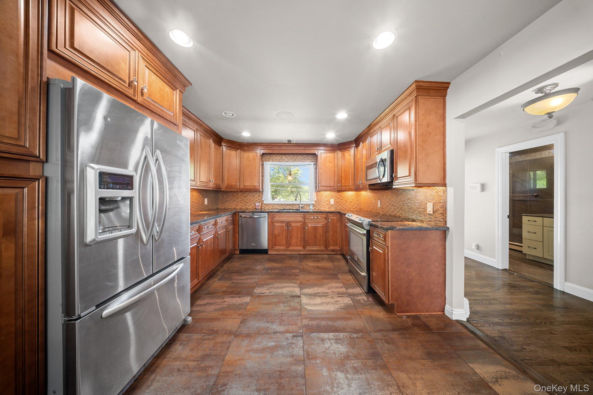 Lake Grove, NY 11755