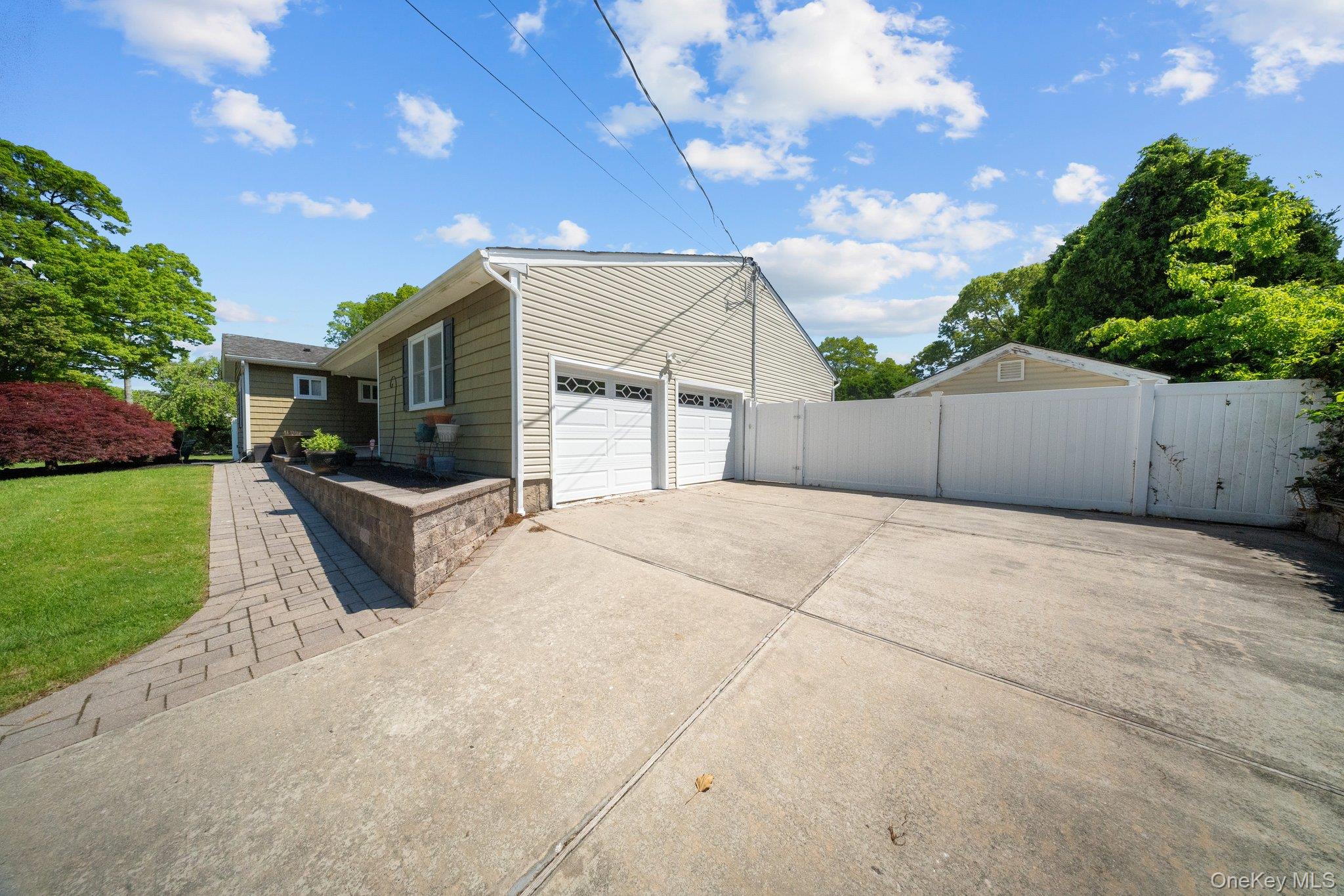 Lake Grove, NY 11755