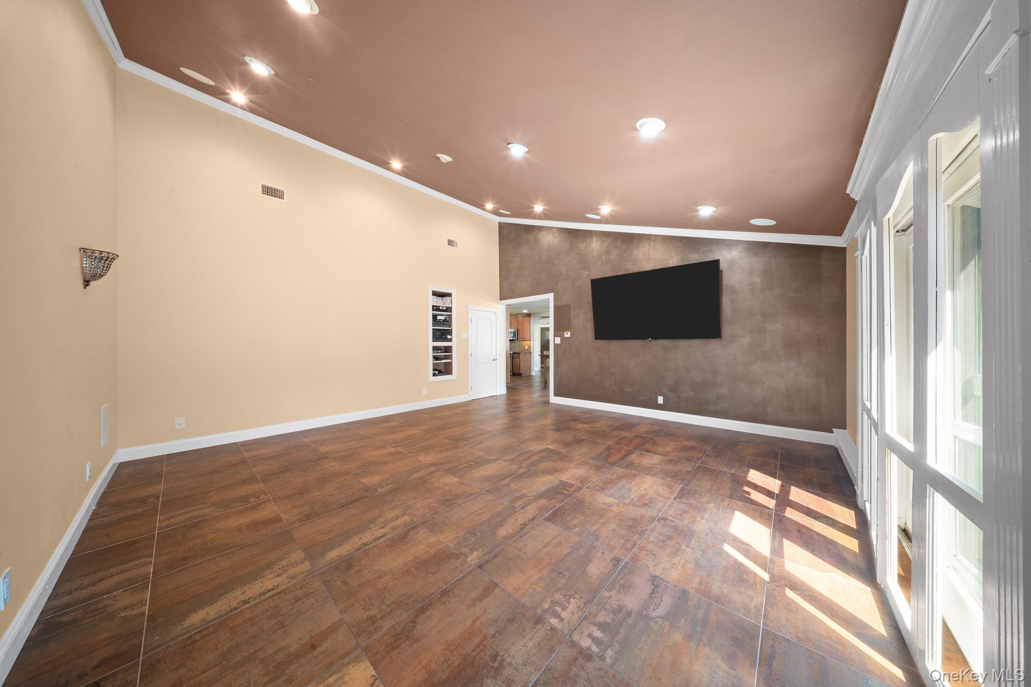 Lake Grove, NY 11755