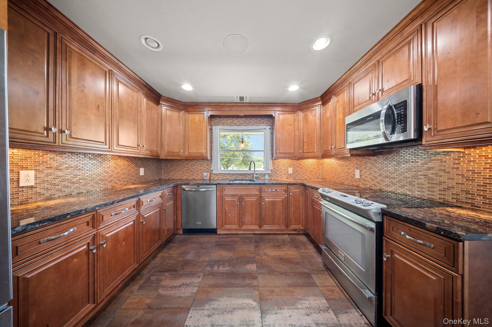 Lake Grove, NY 11755