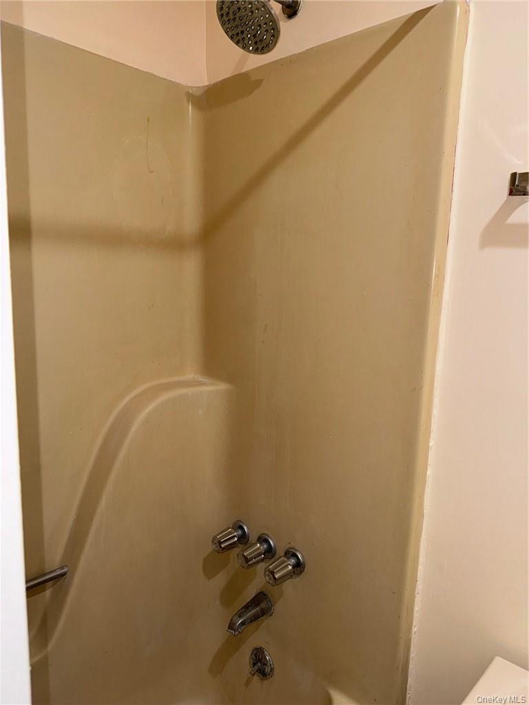 100 HILLSIDE Drive # G8, Middletown, NY 10941