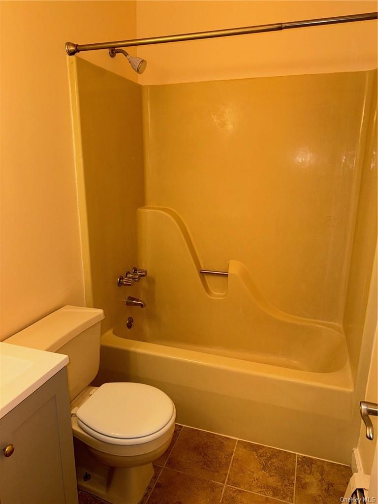 100 HILLSIDE Drive # G8, Middletown, NY 10941